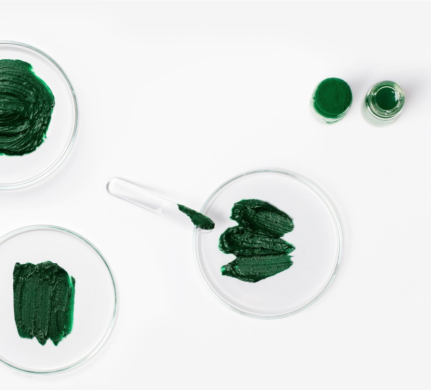 Harnessing the Power of Spirulina Powder: A Guide to Spirulina Face Masks